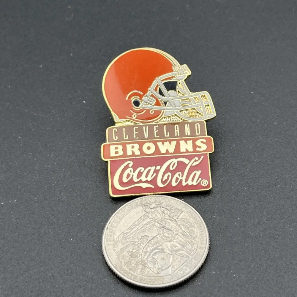 Coca-Cola Coke Cleveland Browns Helmet‎ NFL Football Super Bowl XXVIII Hat Pin